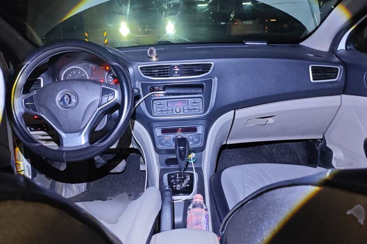 Used Dongfeng Aeolus L60 2015 1.8L Automatic New Enjoyment Model Center Console