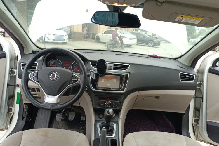 Used Dongfeng Aeolus L60 2015 1.6L Manual New Enjoyment Model Center Console