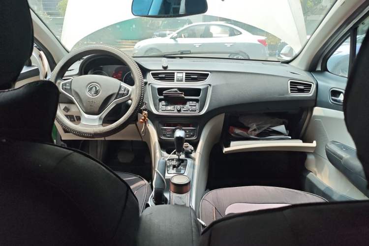 Used Dongfeng Aeolus L60 2015 1.8L Automatic New Enjoyment Model Center Console