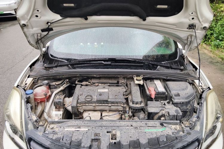 Used Dongfeng Aeolus L60 2015 1.6L Manual New Dynamic Model Engine Bay