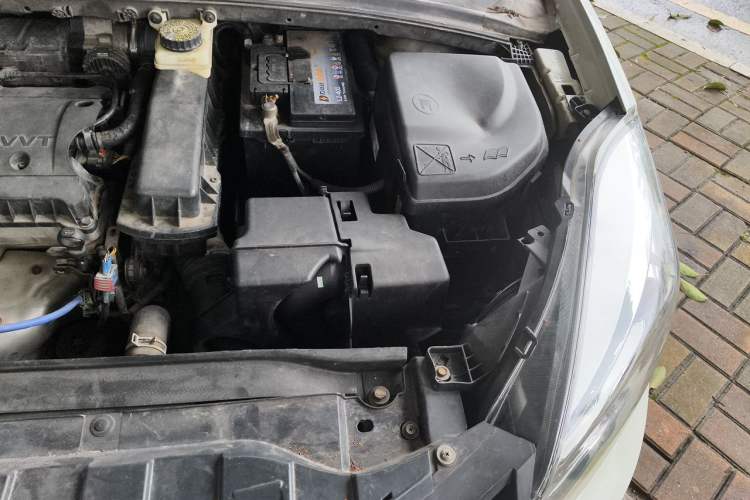 Used Dongfeng Aeolus L60 2015 1.6L Manual New Dynamic Model Engine Bay Left