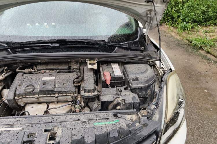 Used Dongfeng Aeolus L60 2015 1.6L Manual New Dynamic Model Engine Bay Left