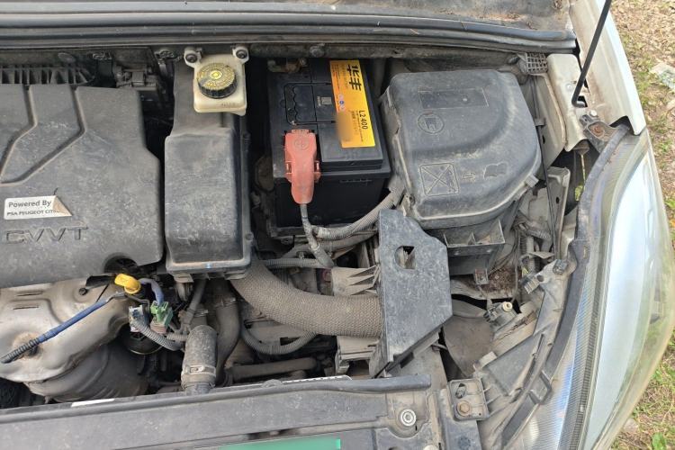 Used Dongfeng Aeolus L60 2015 1.8L Automatic New Enjoyment Model Engine Bay Left
