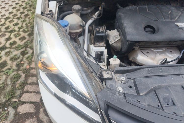 Used Dongfeng Aeolus L60 2015 1.8L Automatic New Rui Model Engine Bay Right