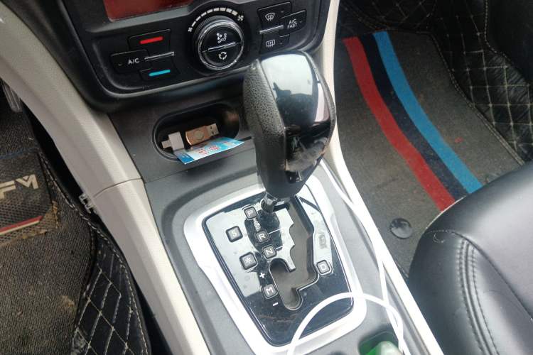 Used Dongfeng Aeolus L60 2015 1.8L Automatic New Enjoyment Model Gear Lever