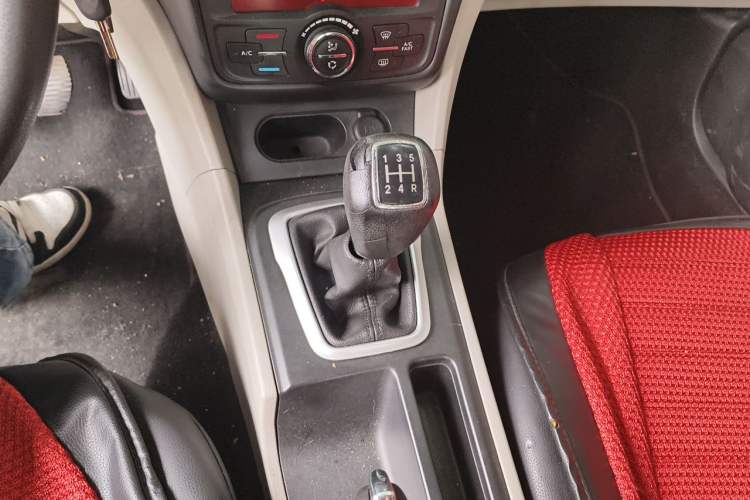 Used Dongfeng Aeolus L60 2015 1.6L Manual New Dynamic Model Gear Lever