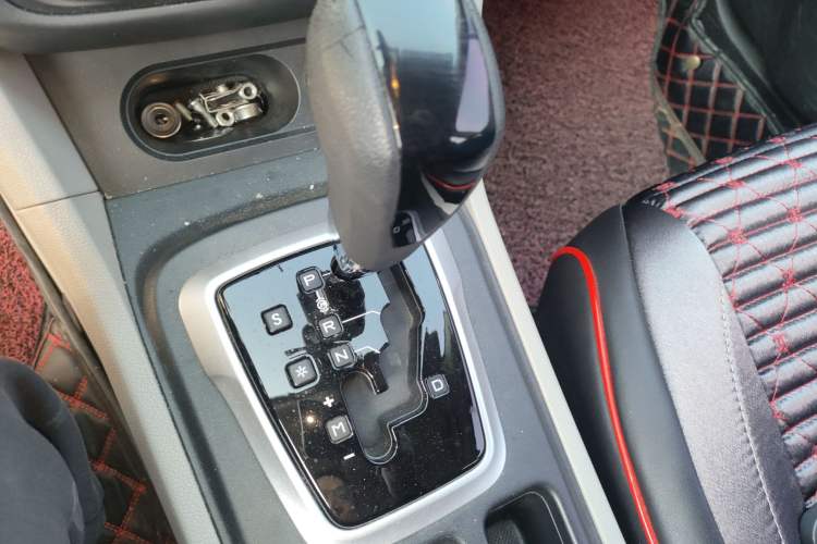 Used Dongfeng Aeolus L60 2015 1.8L Automatic New Enjoyment Model Gear Lever