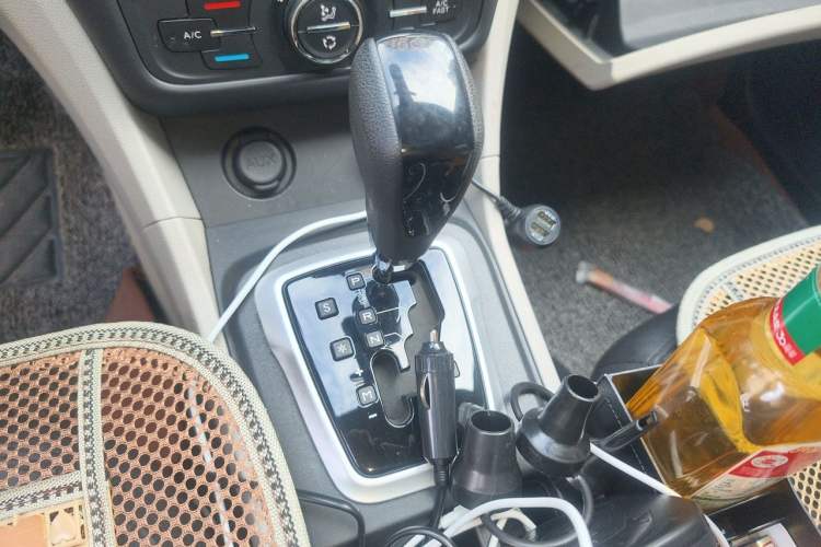 Used Dongfeng Aeolus L60 2015 1.8L Automatic New Rui Model Gear Lever