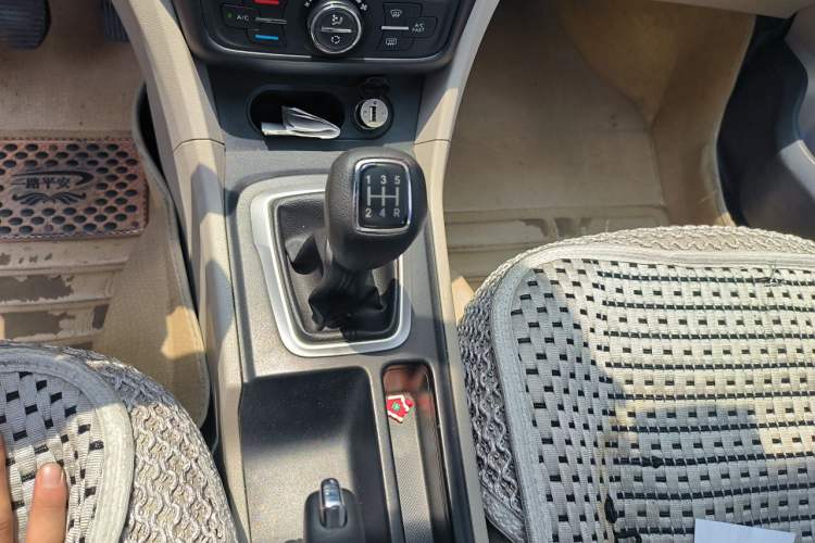 Used Dongfeng Aeolus L60 2015 1.6L Manual New Dynamic Model Gear Lever