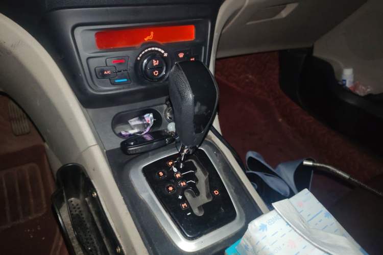 Used Dongfeng Aeolus L60 2015 1.8L Automatic New Enjoyment Model Gear Lever