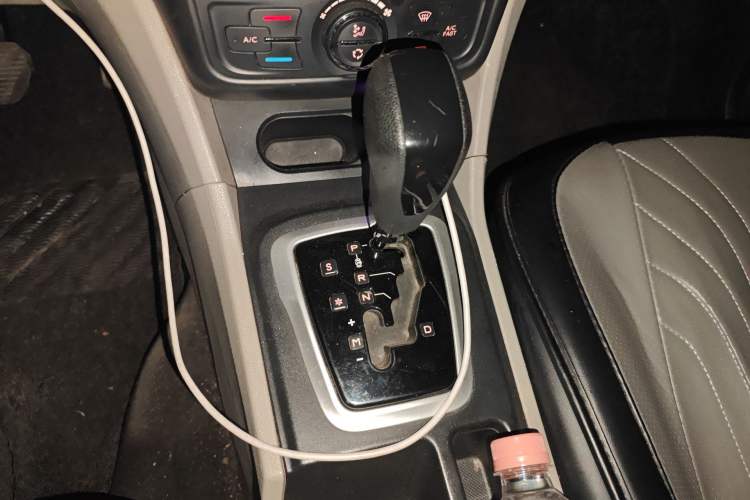 Used Dongfeng Aeolus L60 2015 1.8L Automatic New Enjoyment Model Gear Lever