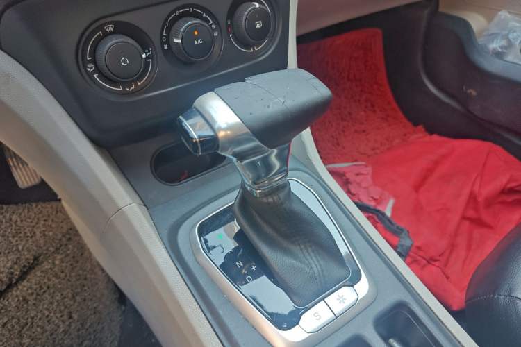 Used Dongfeng Aeolus L60 2015 1.8L Automatic New Enjoyment Model Gear Lever