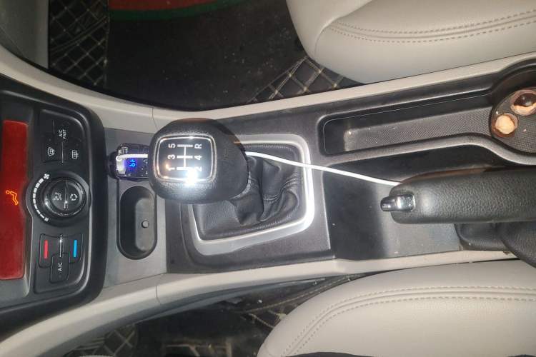 Used Dongfeng Aeolus L60 2015 1.6L Manual New Dynamic Model Gear Lever