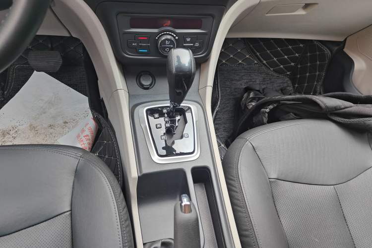 Used Dongfeng Aeolus L60 2015 1.8L Automatic New Rui Model Gear Lever