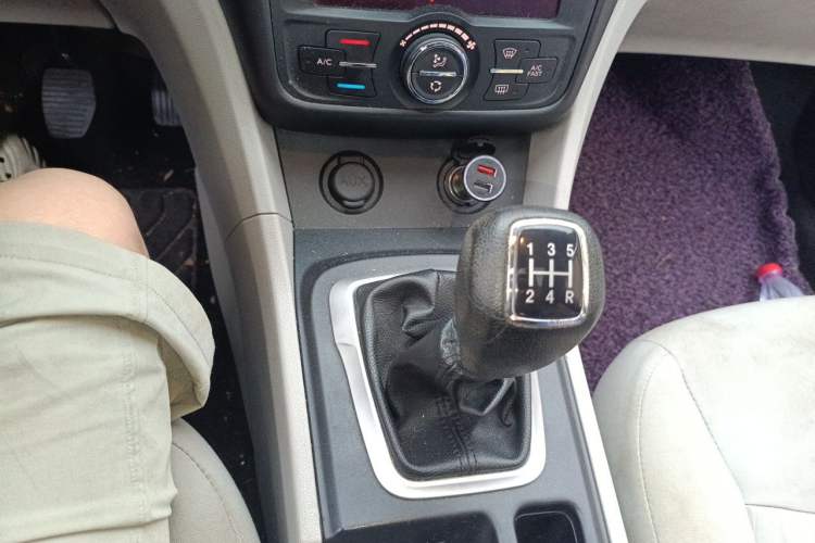 Used Dongfeng Aeolus L60 2015 1.6L Manual New Enjoyment Model Gear Lever