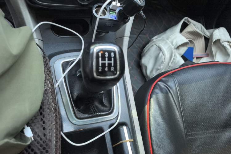Used Dongfeng Aeolus L60 2015 1.8L Manual New Enjoyment Version Gear Lever