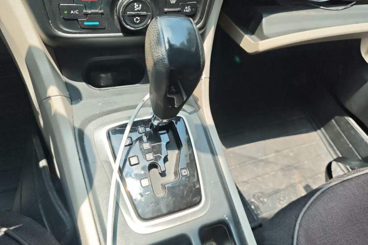 Used Dongfeng Aeolus L60 2015 1.8L Automatic New Enjoyment Model Gear Lever