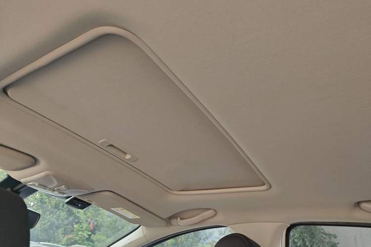 Used Dongfeng Aeolus L60 2015 1.8L Automatic New Rui Model Headliner