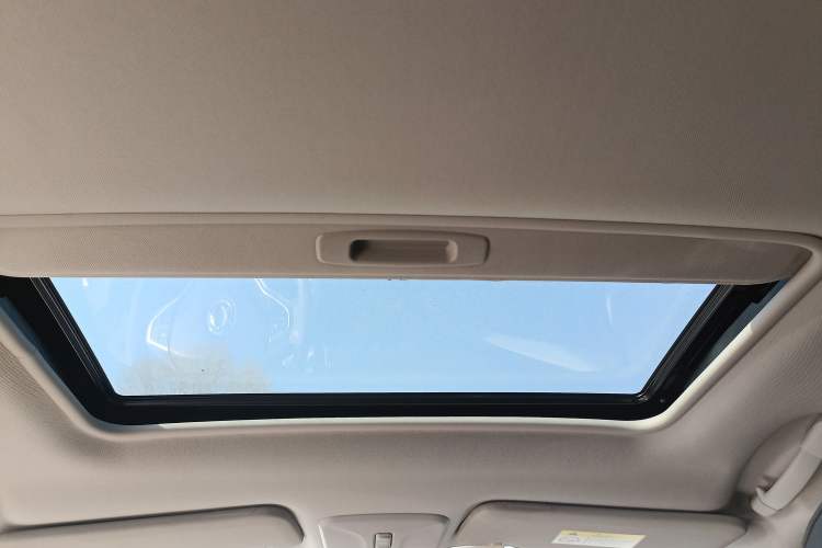 Used Dongfeng Aeolus L60 2015 1.8L Automatic New Enjoyment Model Headliner
