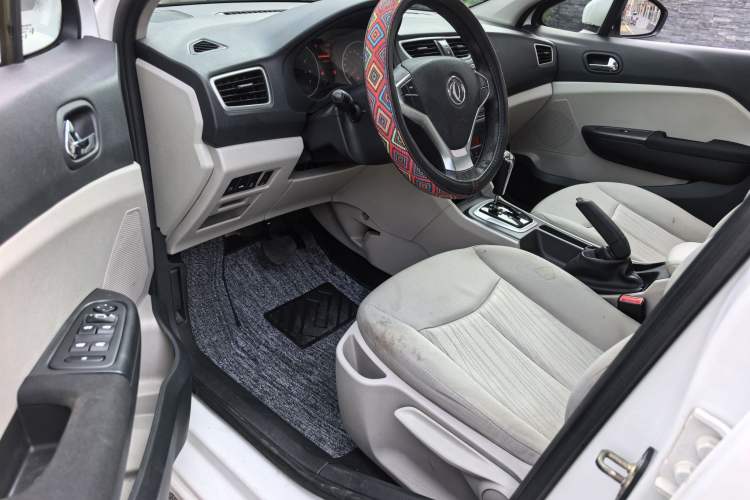 Used Dongfeng Aeolus L60 2015 1.8L Automatic New Enjoyment Model Interior 2