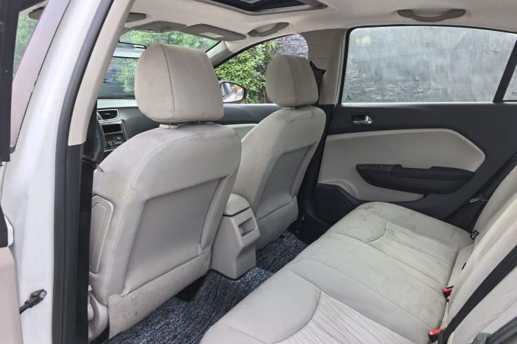 Used Dongfeng Aeolus L60 2015 1.8L Automatic New Enjoyment Model Interior 3