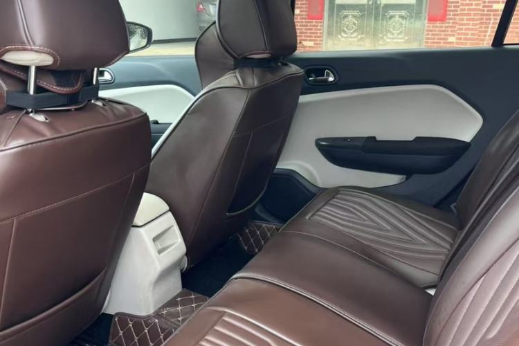 Used Dongfeng Aeolus L60 2015 1.8L Automatic New Enjoyment Model Interior 3