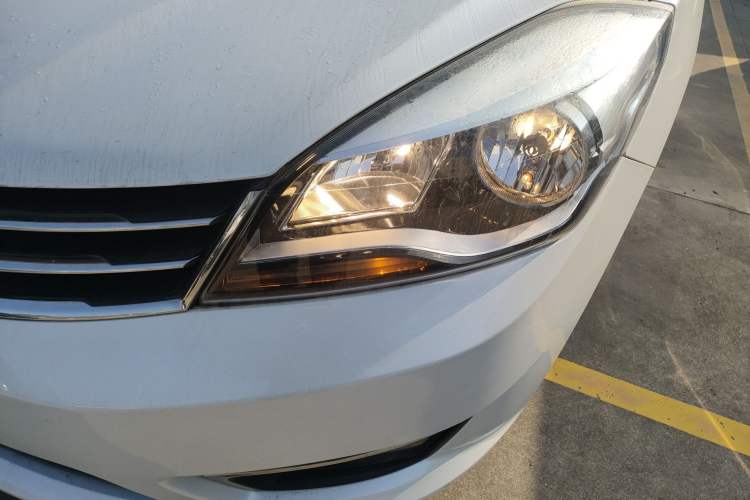 Used Dongfeng Aeolus L60 2015 1.8L Automatic New Enjoyment Model Left Front Headlight