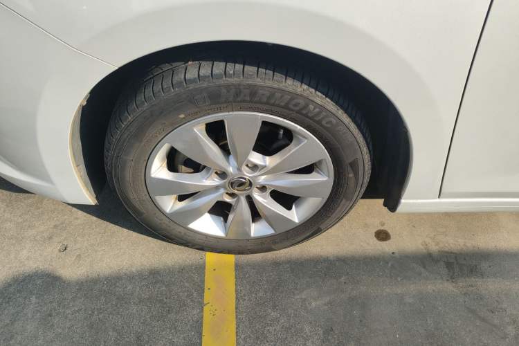 Used Dongfeng Aeolus L60 2015 1.8L Automatic New Enjoyment Model Left Front Wheel Hub