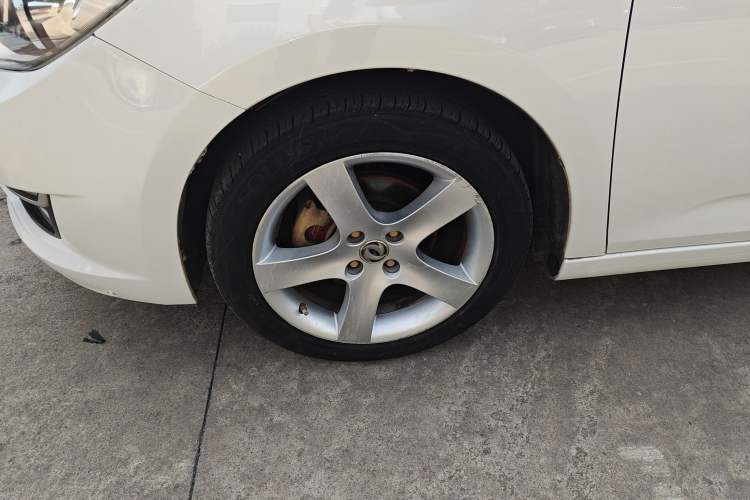 Used Dongfeng Aeolus L60 2015 1.8L Automatic New Rui Model Left Front Wheel Hub