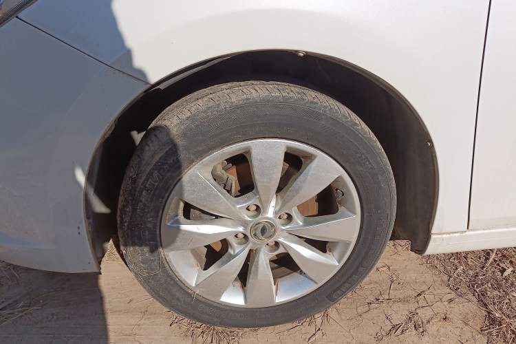 Used Dongfeng Aeolus L60 2015 1.8L Automatic New Enjoyment Model Left Front Wheel Hub