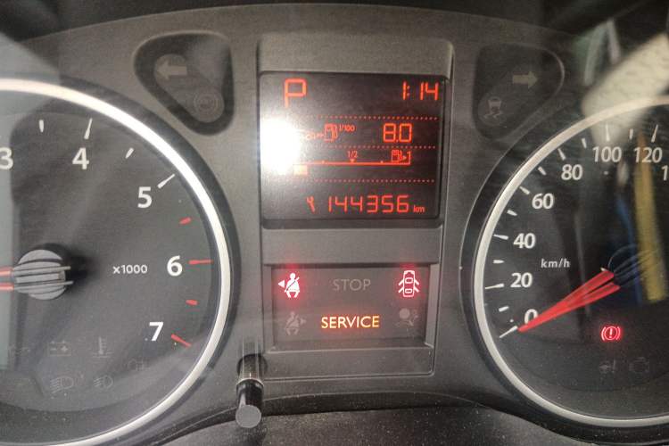 Used Dongfeng Aeolus L60 2015 1.8L Automatic New Enjoyment Model Odometer Close Up