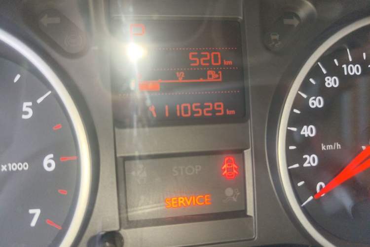 Used Dongfeng Aeolus L60 2015 1.8L Automatic New Rui Model Odometer Close Up
