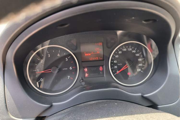 Used Dongfeng Aeolus L60 2015 1.6L Manual New Dynamic Model Odometer Close Up