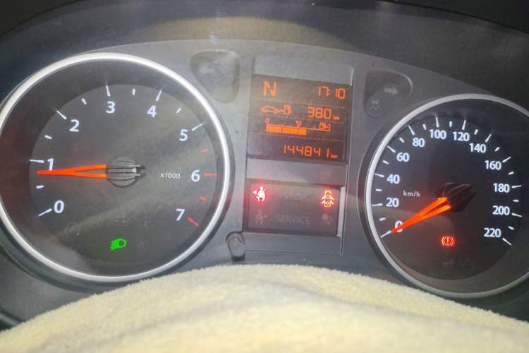 Used Dongfeng Aeolus L60 2015 1.8L Automatic New Enjoyment Model Odometer Close Up