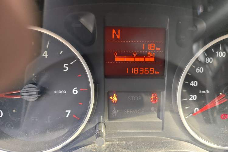 Used Dongfeng Aeolus L60 2015 1.8L Automatic New Enjoyment Model Odometer Close Up