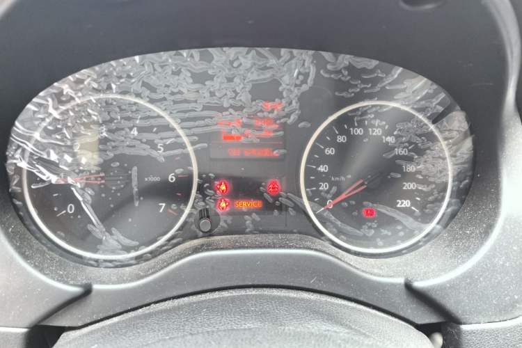 Used Dongfeng Aeolus L60 2015 1.6L Manual New Dynamic Model Odometer Close Up