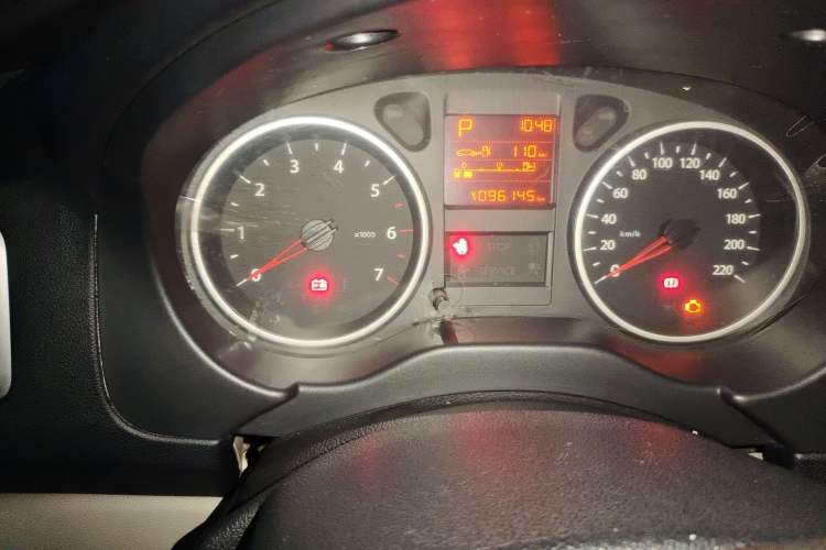 Used Dongfeng Aeolus L60 2015 1.8L Automatic New Enjoyment Model Odometer Close Up