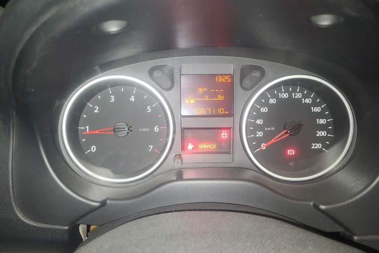 Used Dongfeng Aeolus L60 2015 1.6L Manual New Dynamic Model Odometer Close Up
