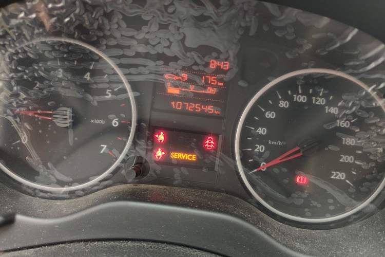 Used Dongfeng Aeolus L60 2015 1.6L Manual New Dynamic Model Odometer Close Up