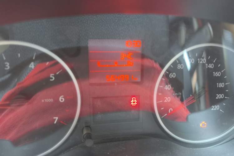 Used Dongfeng Aeolus L60 2015 1.8L Manual New Enjoyment Version Odometer Close Up
