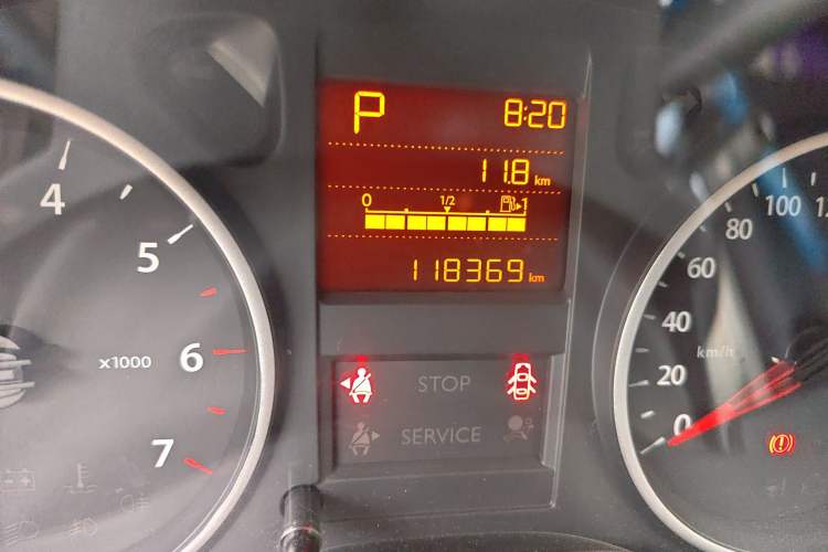 Used Dongfeng Aeolus L60 2015 1.8L Automatic New Enjoyment Model Odometer Close Up