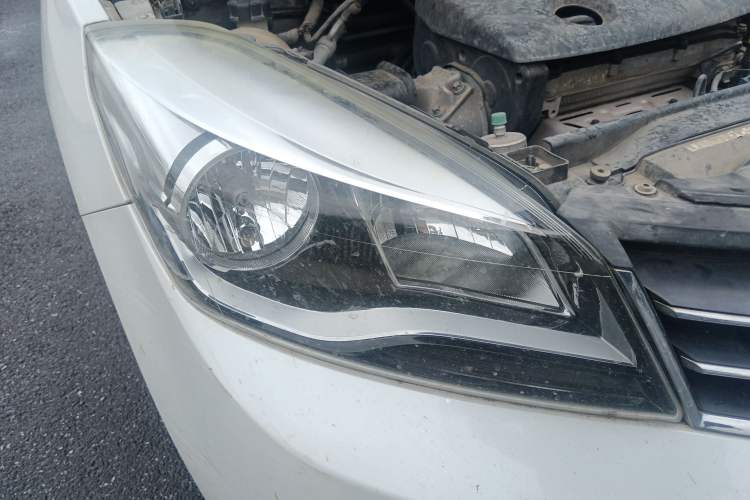 Used Dongfeng Aeolus L60 2015 1.8L Automatic New Enjoyment Model Right Front Headlight