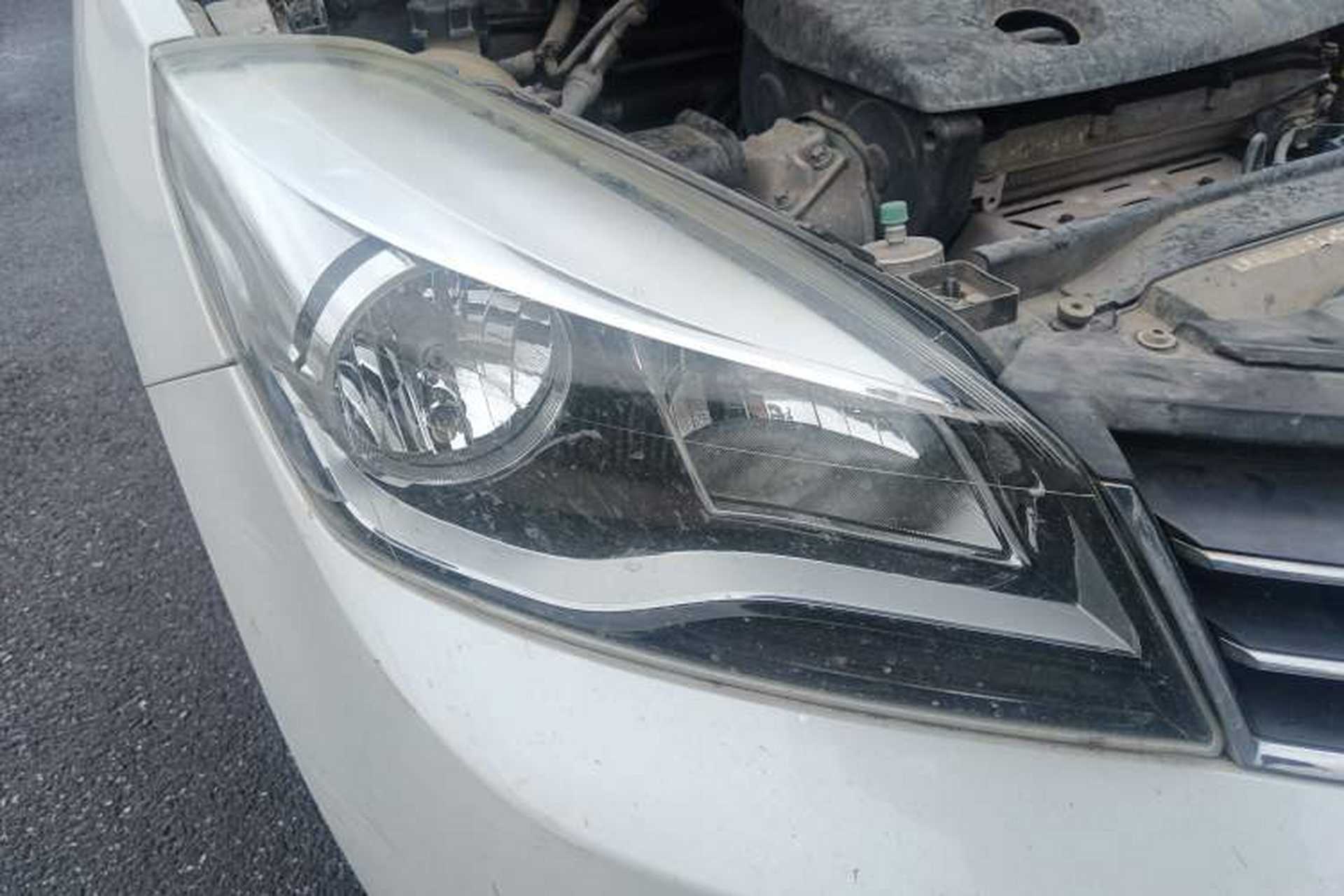 Used Dongfeng Aeolus L60 2015 1.8L Automatic New Enjoyment Model Right Front Headlight