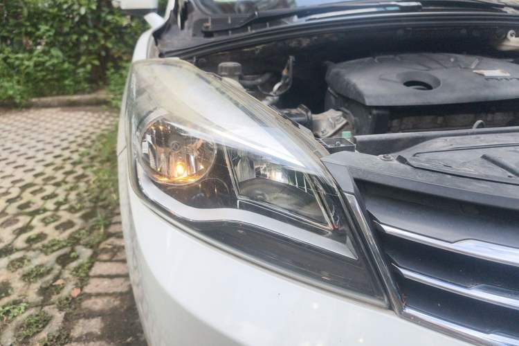 Used Dongfeng Aeolus L60 2015 1.8L Automatic New Rui Model Right Front Headlight