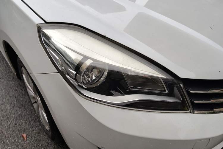 Used Dongfeng Aeolus L60 2015 1.6L Manual New Dynamic Model Right Front Headlight