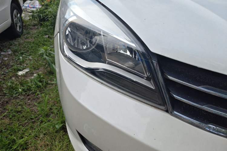 Used Dongfeng Aeolus L60 2015 1.8L Automatic New Enjoyment Model Right Front Headlight