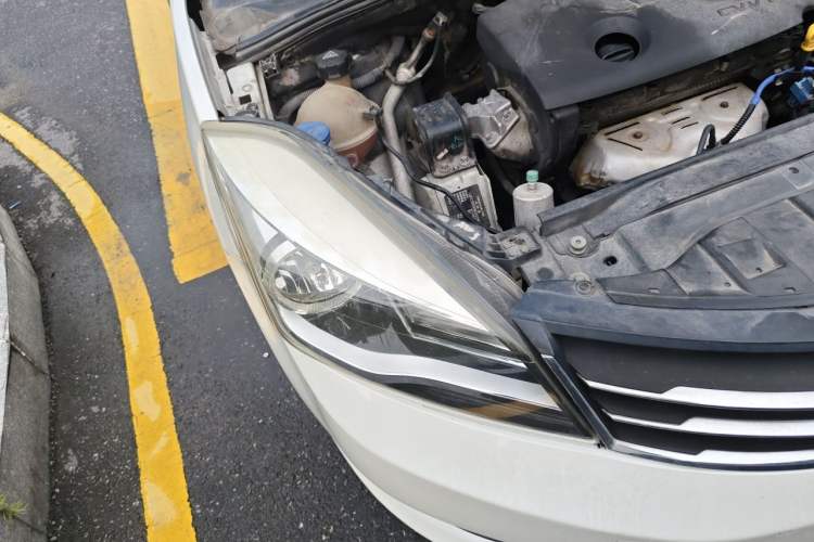 Used Dongfeng Aeolus L60 2015 1.8L Automatic New Enjoyment Model Right Front Headlight