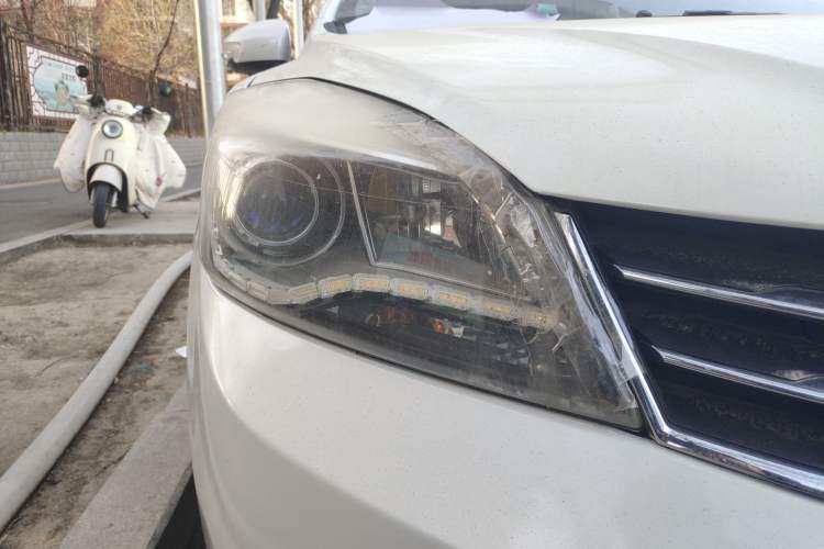 Used Dongfeng Aeolus L60 2015 1.8L Manual New Enjoyment Version Right Front Headlight