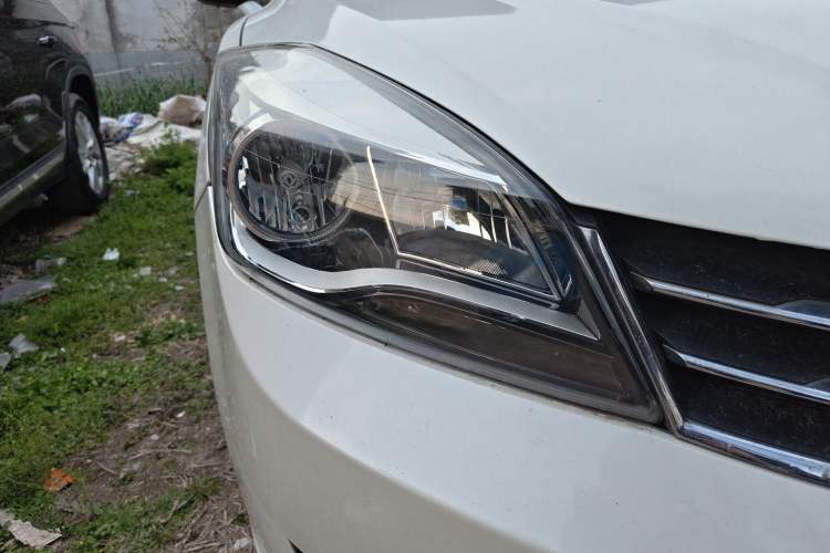 Used Dongfeng Aeolus L60 2015 1.8L Automatic New Enjoyment Model Right Front Headlight