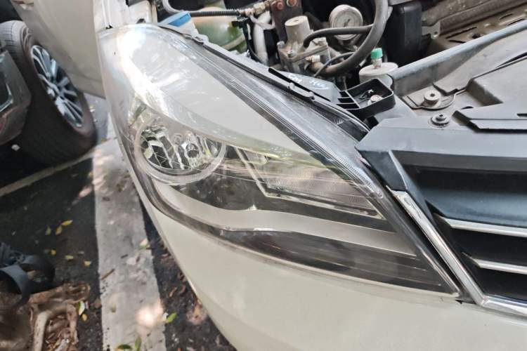 Used Dongfeng Aeolus L60 2015 1.8L Automatic New Enjoyment Model Right Front Headlight